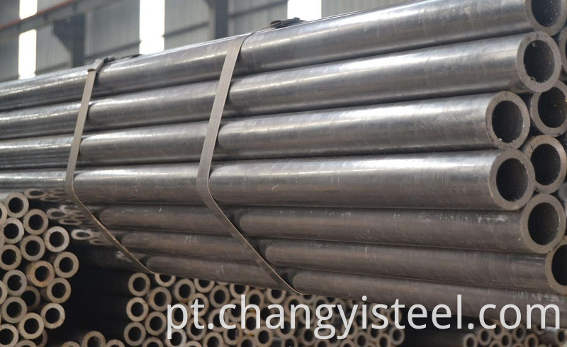 ST37 Hot Rolled Carbon Seamless Steel Pipe1-2